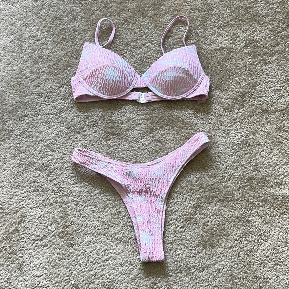 NWOT Pink and white floral Bikini